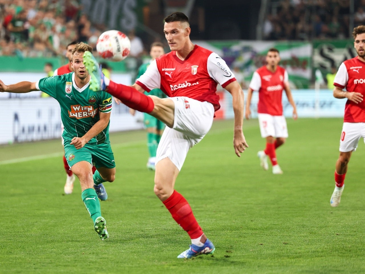 Adrian Marin de Braga en action contre Rapid Vienne le 29 août 2024