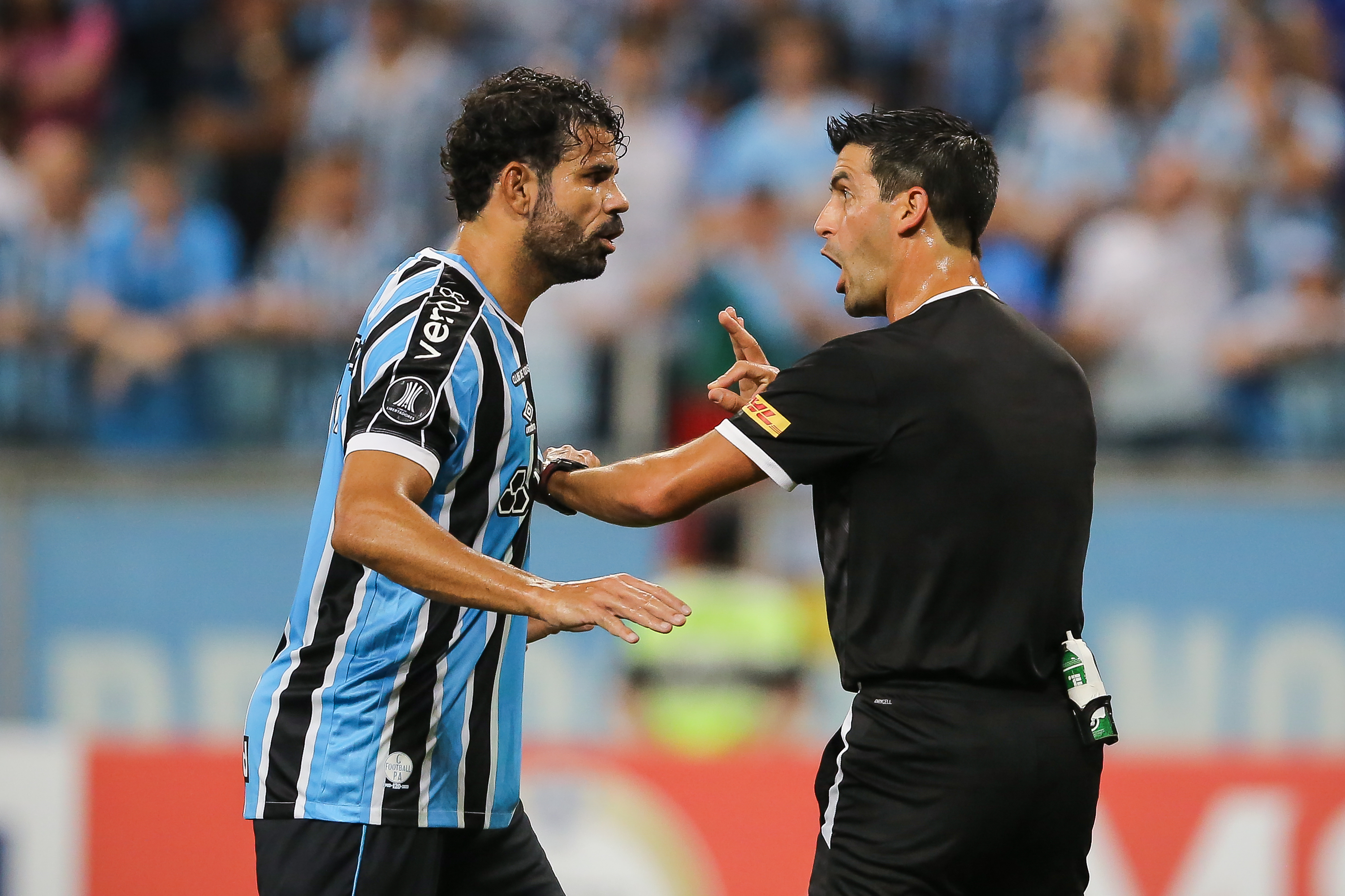 Costa a eu des conflits avec les arbitres depuis son retour à Gremio