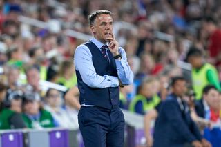 sport FRISCO, TX - MARCH 05: L'entraîneur de l'équipe nationale féminine d'Angleterre, Phil Neville, lors du match de la Women's SheBelieves Cup entre les États-Unis et l'Angleterre le 5 mars 2020 au Exploria Stadium à Orlando, FL. (Photo par Robin Alam/Icon Sportswire via getty Images)