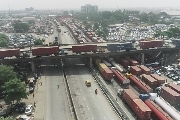 actualité LASG Orders All Tankers, Trailers Parked On Cele Bus Stop To Tincan Port Axis To Vacate Immediately - autojosh