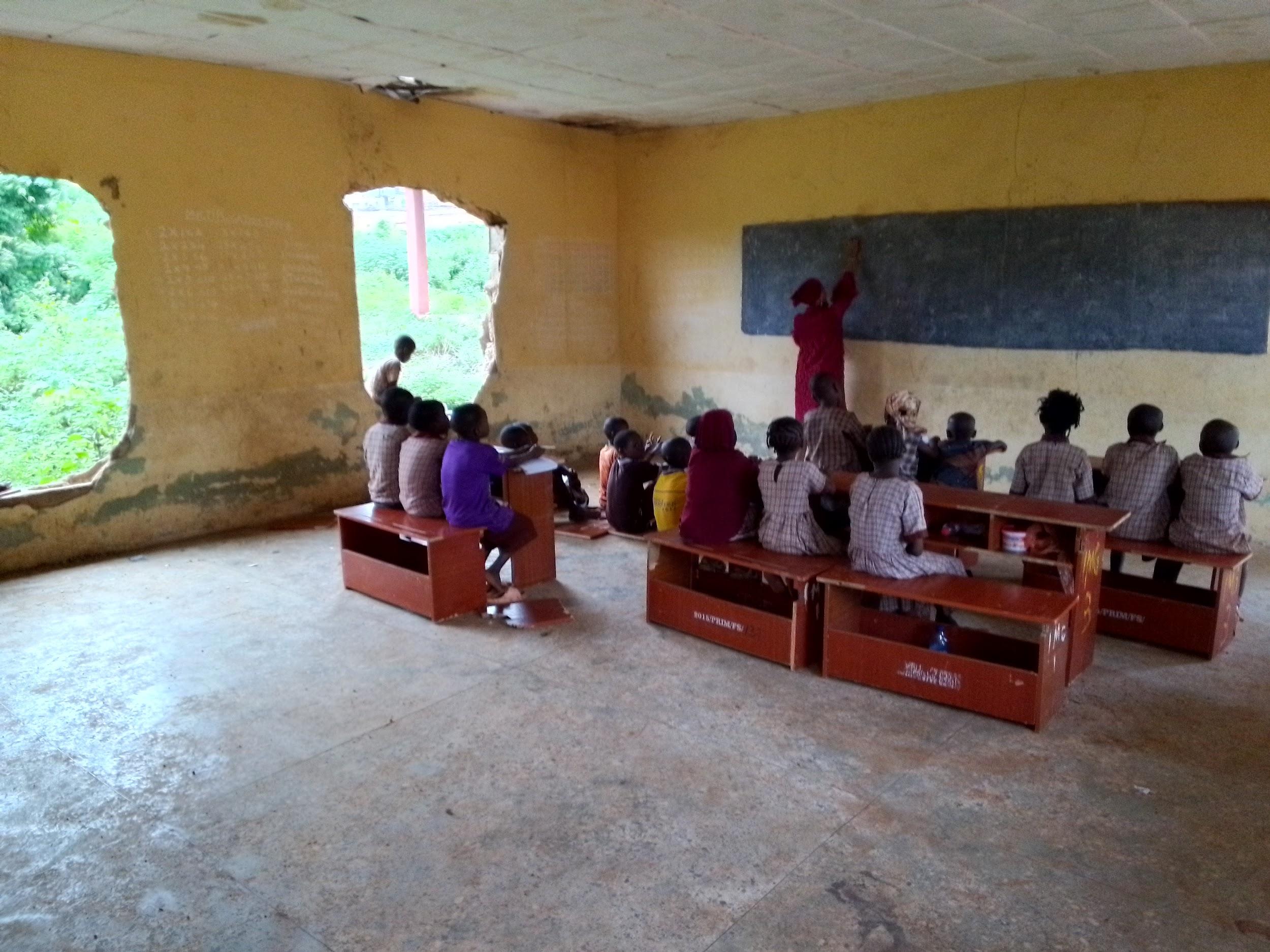 Une classe en session à I.M.G. Écoles Primaires