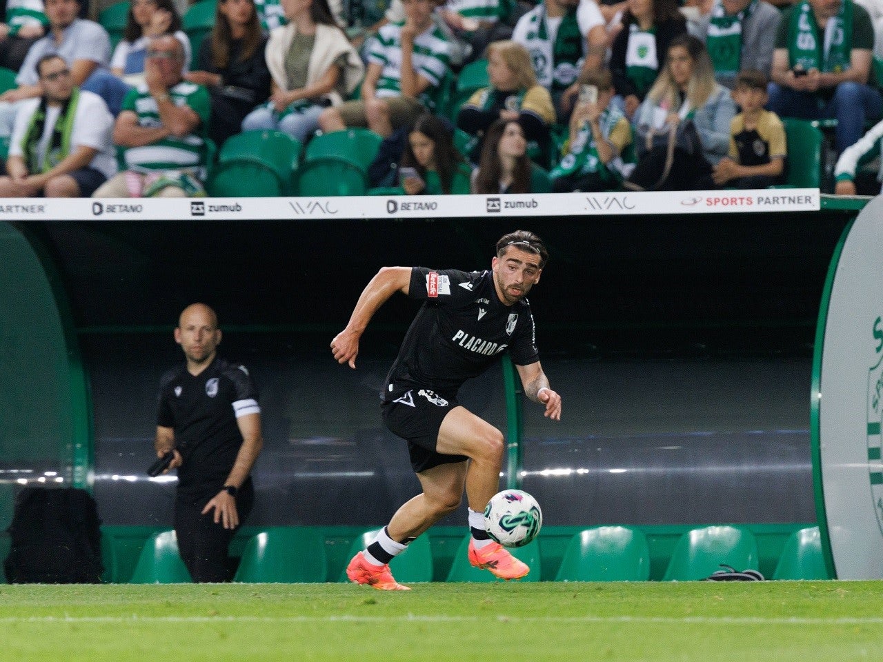 Jota Silva de Vitoria de Guimaraes en action le 21 avril 2024