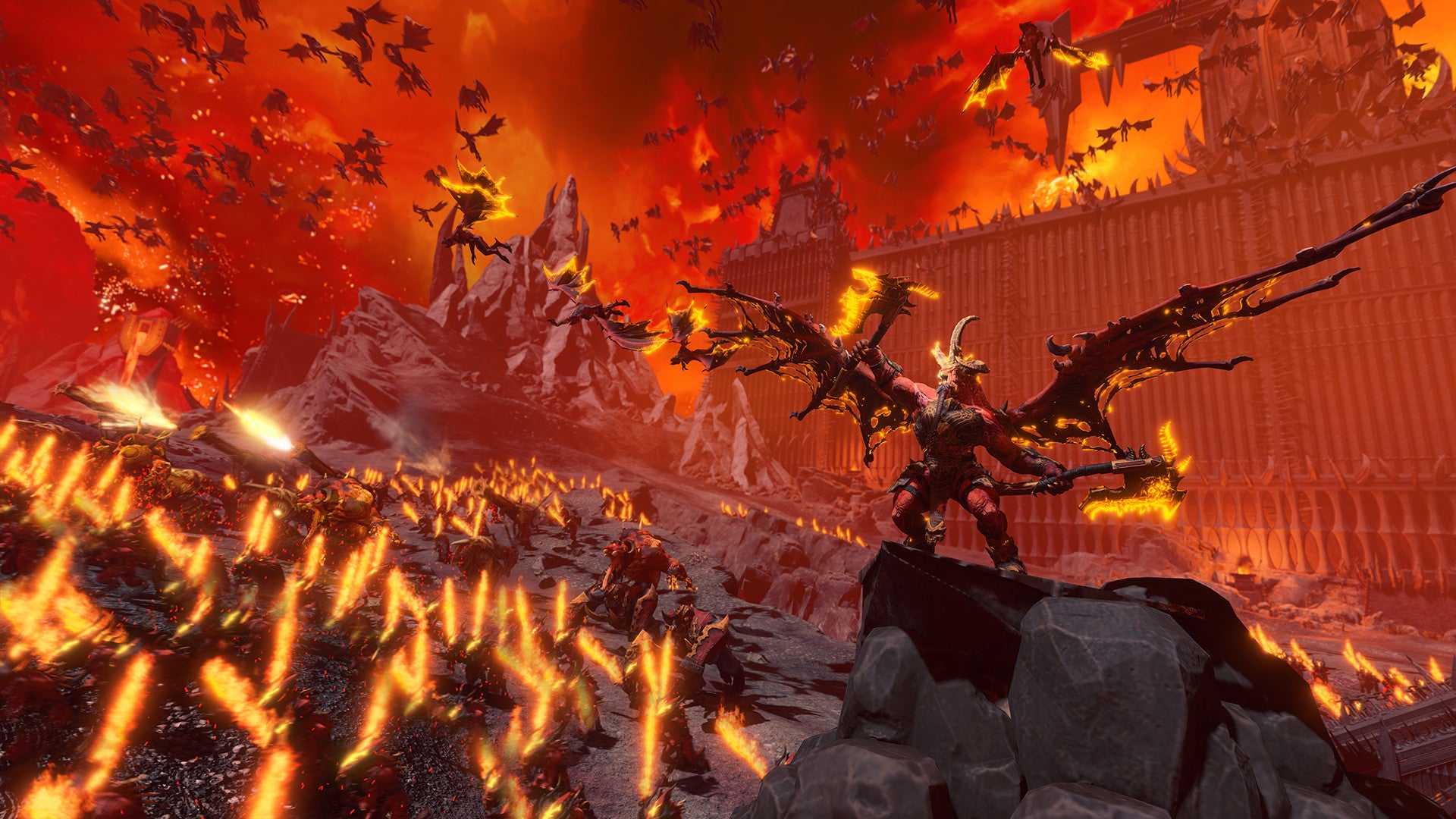 Un démon rouge rugit alors que son armée charge en avant dans Total War: Warhammer 3