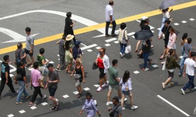 La dégradation des compétences : Pourquoi l’obsolescence menace la maîtrise de la lecture chez les seniors à Singapour, selon Chan Chun Sing