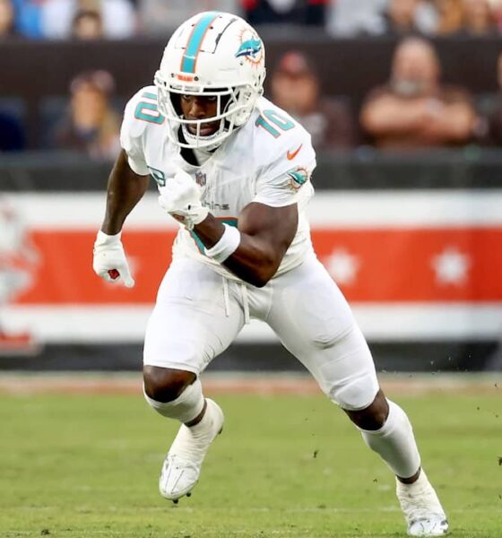 Les Dolphins rencontrent Tyreek Hill pour résoudre une situation ‘inacceptable’ lors de la finale de saison