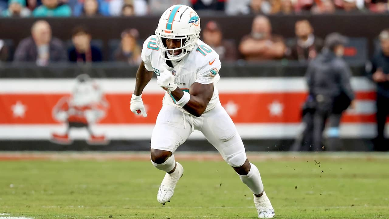 Les Dolphins rencontrent Tyreek Hill pour résoudre une situation ‘inacceptable’ lors de la finale de saison